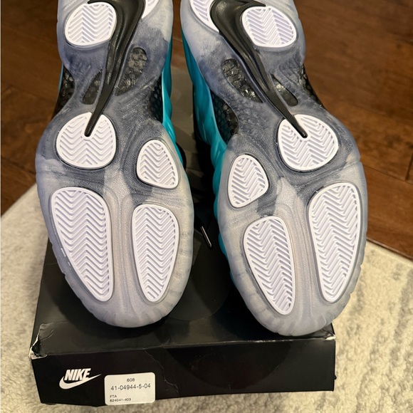 Nike Foamposite Pro Athletic Shoes - Black and Teal
(Island Green) - Picture 7 of 7